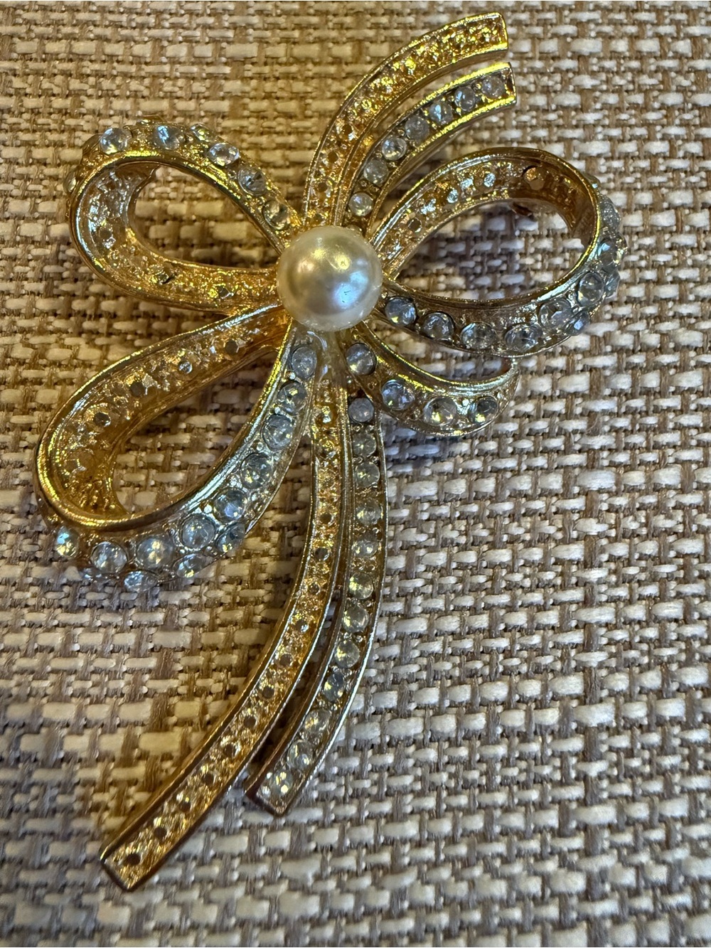 Vintage Gold-Tone Bow Brooch with Pearl and Clear Crystals - Women's Jewelry